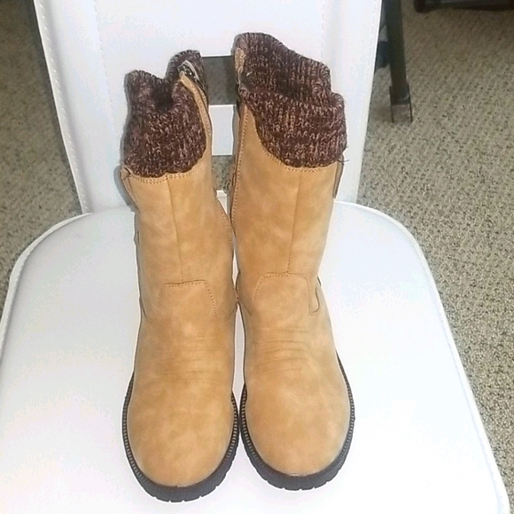 Fall boots - Picture 3 of 3